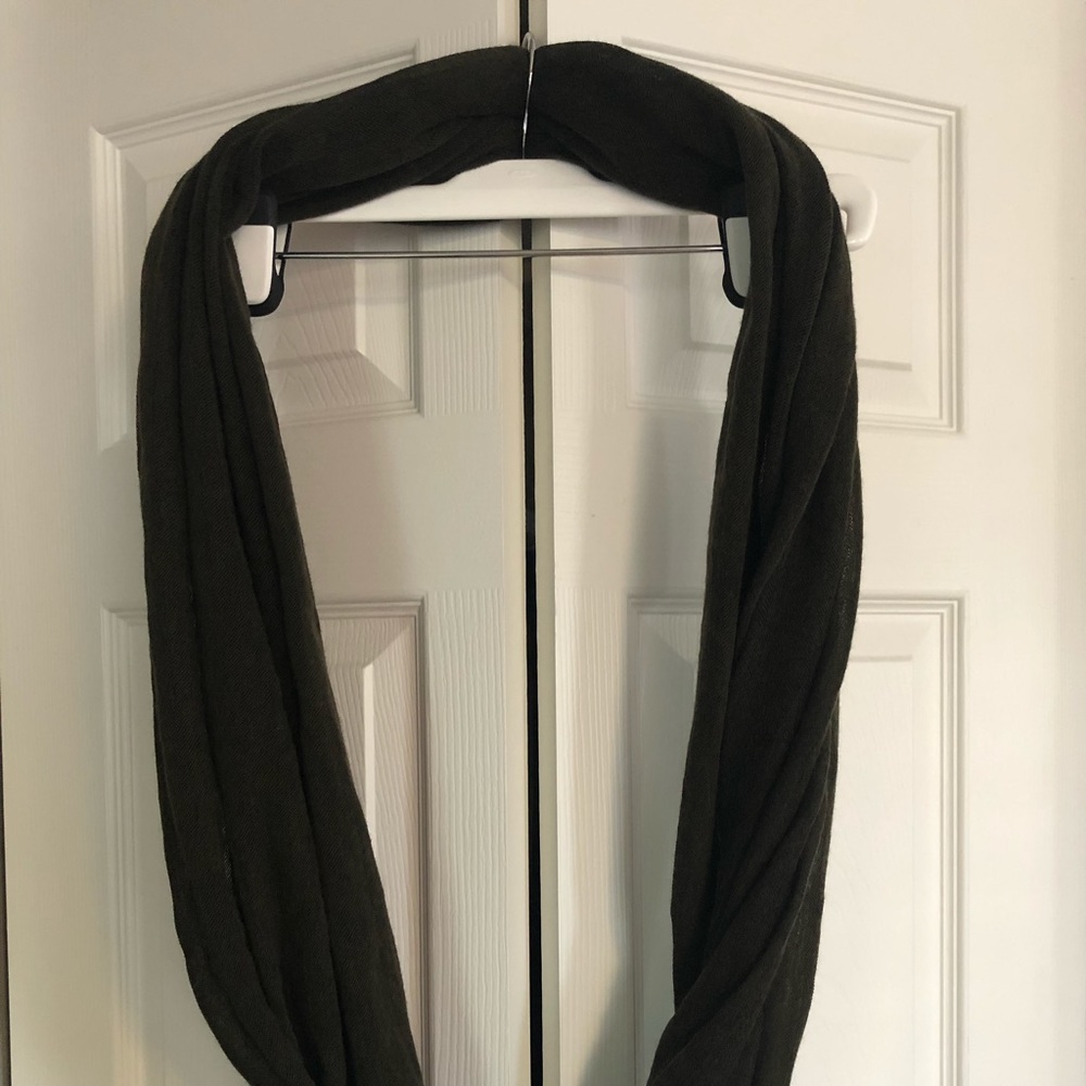 Everlane Cashmere Scarf, Olive Green